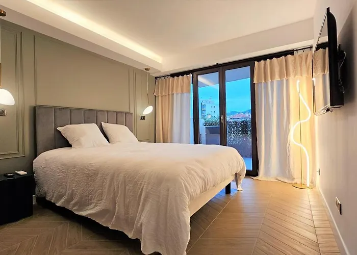 Cannes Banane 3 Pieces Renove Tout Equipe Au Coeur De Cannes - Garage Prive